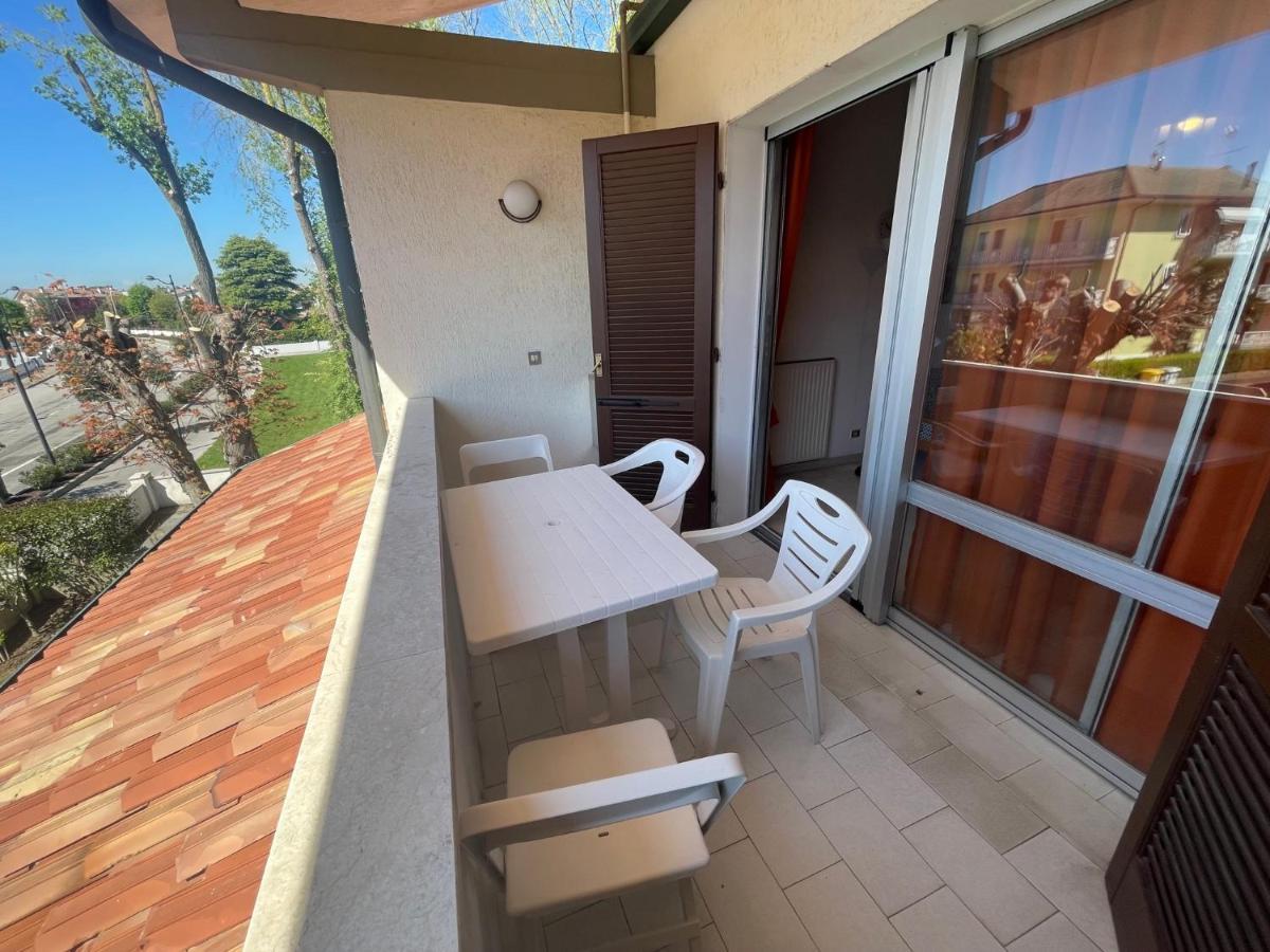 Vega Bilocale Con Piscina E Terrazza Apartment Caorle Exterior foto